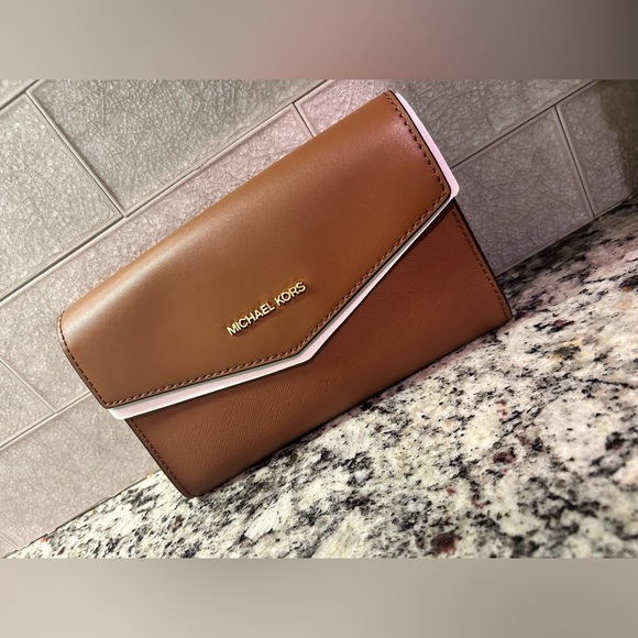 NWT Michael Kors Brown Leather Bag with detachable strap - Picture 2 of 3